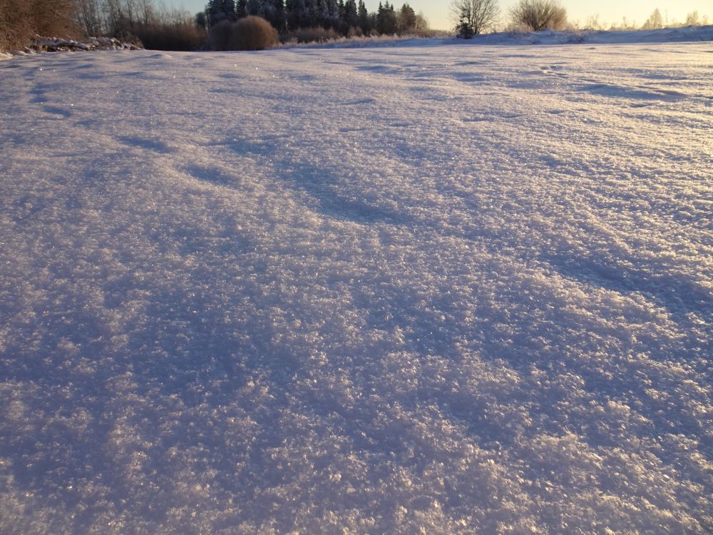 Kristalliline kohev lumi