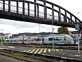 Autorail X 72611 et passerelle, gare de Périgueux.jpg