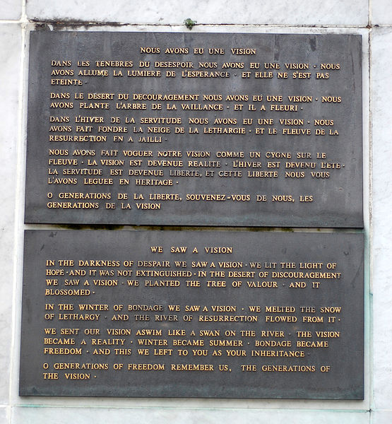 File:"We saw a vision" plaques French and English.jpg