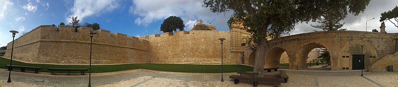 File:!!!!! Mdina Fortifications, Ditch, Bridge and Main Gate.jpg